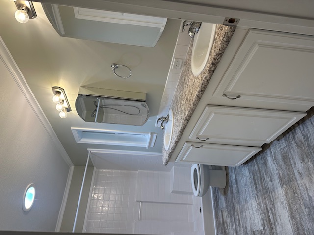 Lot 192 bathroom