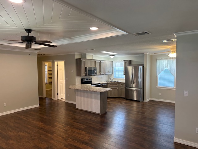 Lot 192 livingroom kitchen