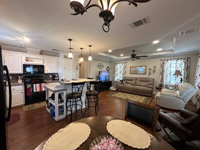 Lot 232 livingroom